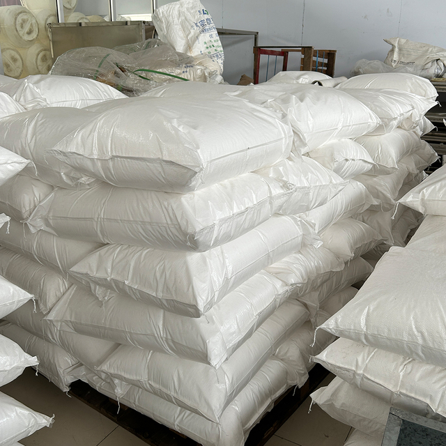 مسحوق PE/PP متغير اللون، لون طبيعي في درجة حرارة الغرفة، أحمر مستحث بالضوء للقولبة الدورانية